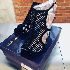 Steve Madden | Madden Girl Black Suede Heels | EUC